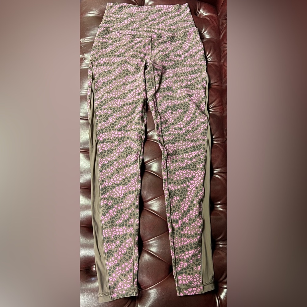 Offline By Aerie Real Me 7/8 Hi-Rise Leopard Leggings - Picture 2 of 7